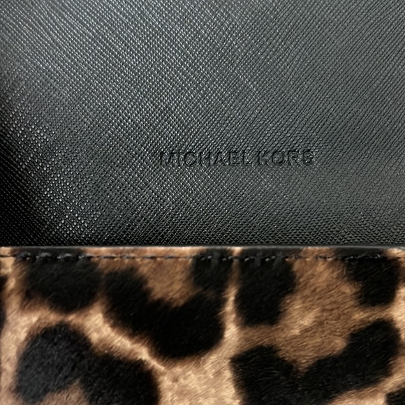 Michael Kors Leopard Cheetah Calf Hair Phone Case Wristlet - Picture 4 of 4